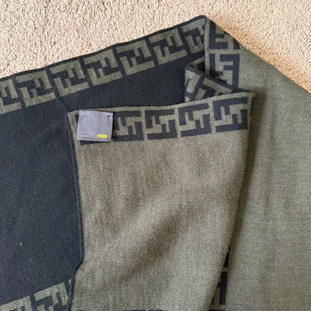 Authentic Fendi unisex pure wool black green double sided Scarf